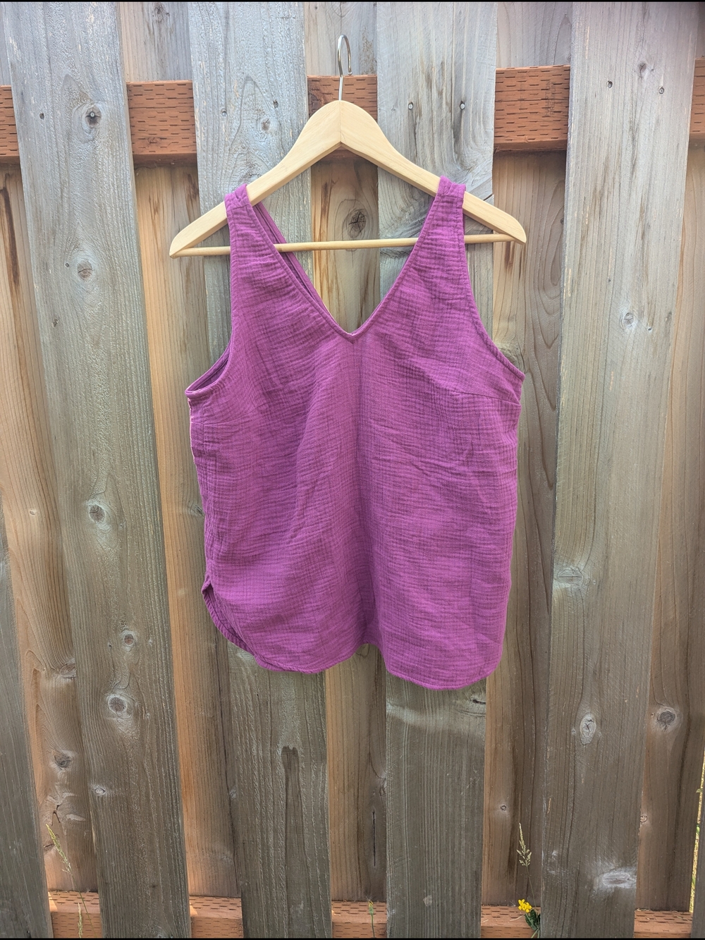 Old Navy Magenta Textured Cotton V-Neck Tank Top